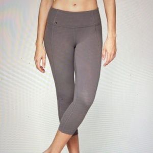 Athleta Salutation Capri Cropped Legging in Powervita Light Gray Size XS